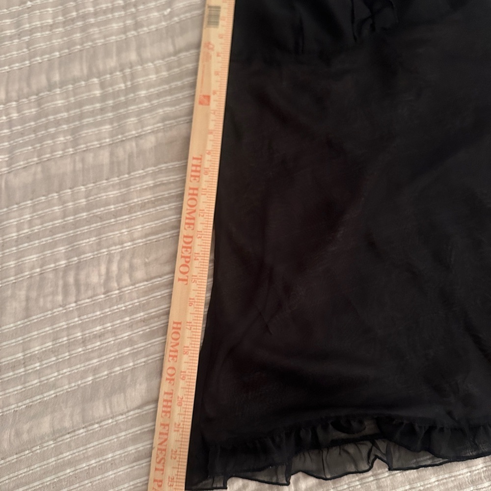 Elegant Black Lace Trim Nightgown - Picture 5 of 6
